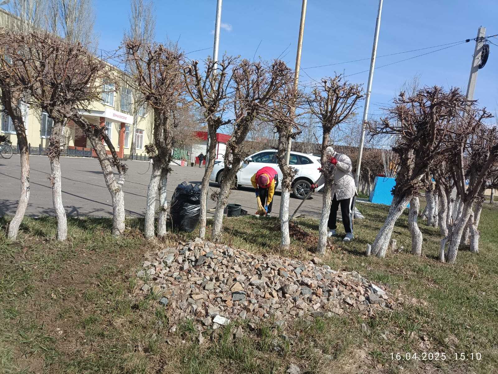 Субботники продолжаются.